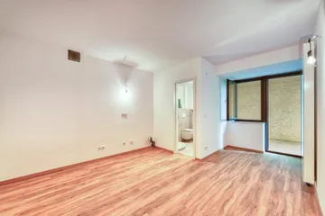 UG - Zimmer von Tür
