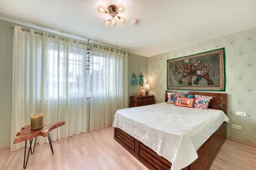 OG, Schlafen v. Tür