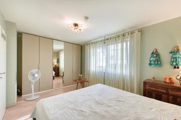 OG, Schlafen mit Schrank