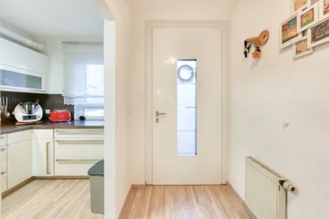 Hauseingang & Küche