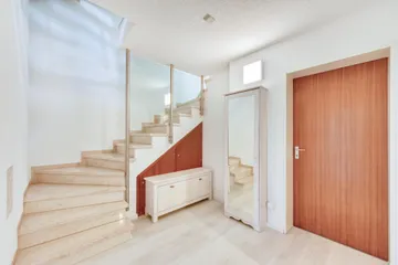 GG, Diele zur Treppe