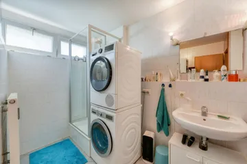 Bad mit Fenster & Dusche