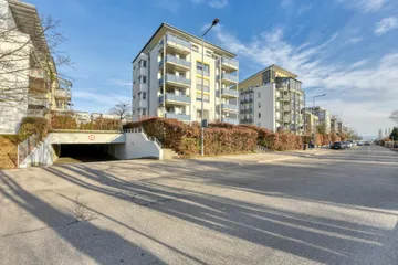 Haus & Straße v. Westen