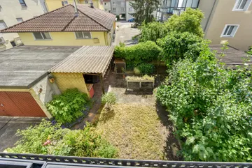 Blick in den Garten v. Balkon