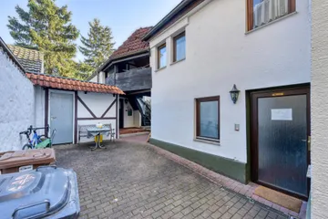 Eingang & Rückgebäude