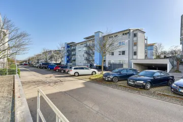 Haus und Straße von Norden