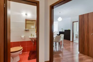 Eingang & separates WC