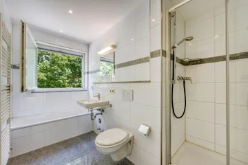 Bad mit Dusche