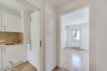 Flur zum Zimmer rechts