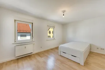 Zimmer rechts von Tür