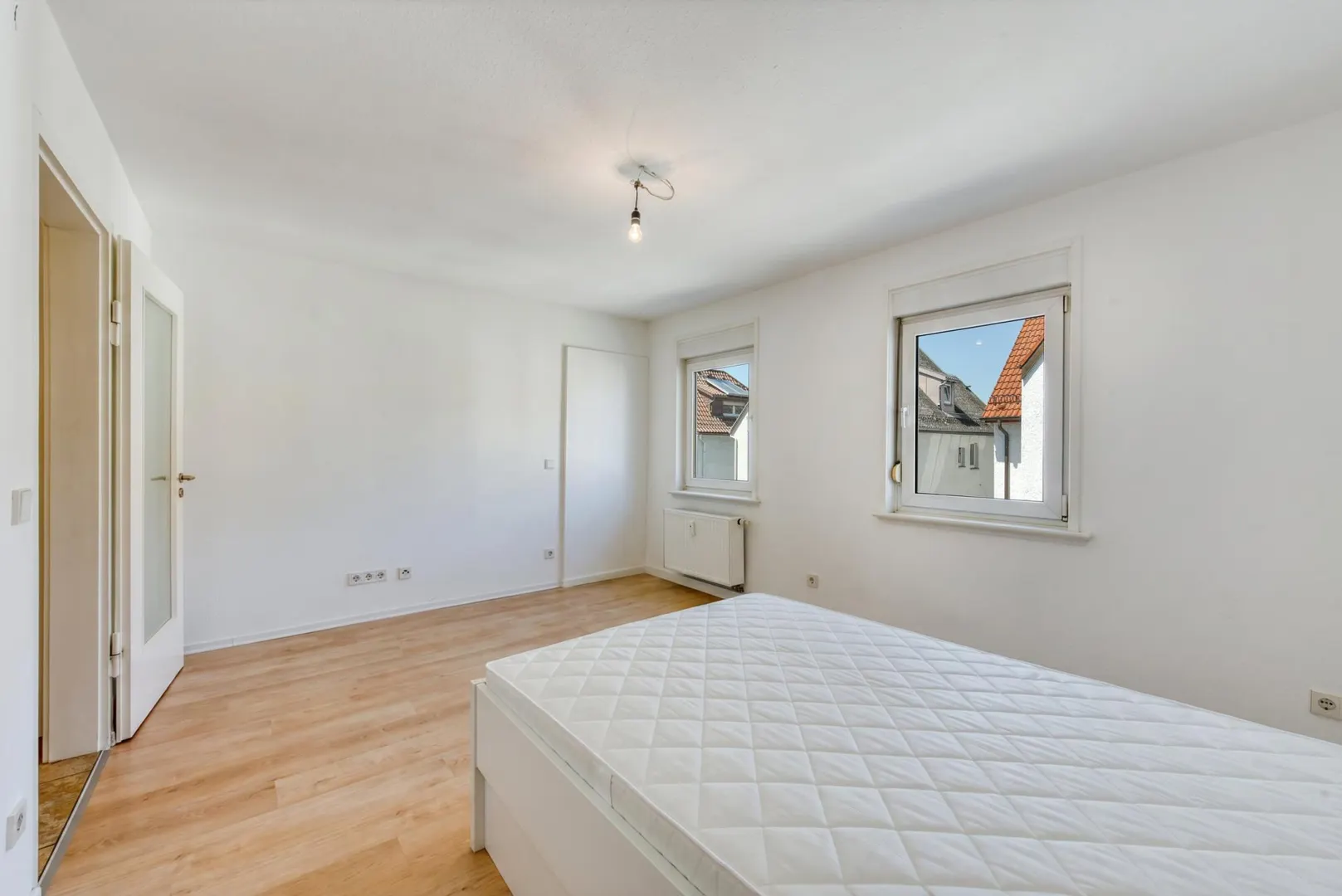 +++ 1.Obergeschoss-Etage - modernisiert, ruhig & zentrumsnah - inklusive Einbauküche +++ - Foto 1