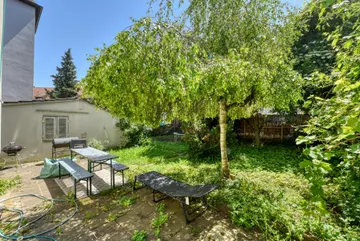 Terrasse u. Garten nach S-O