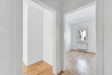 Flur zum Zimmer rechts