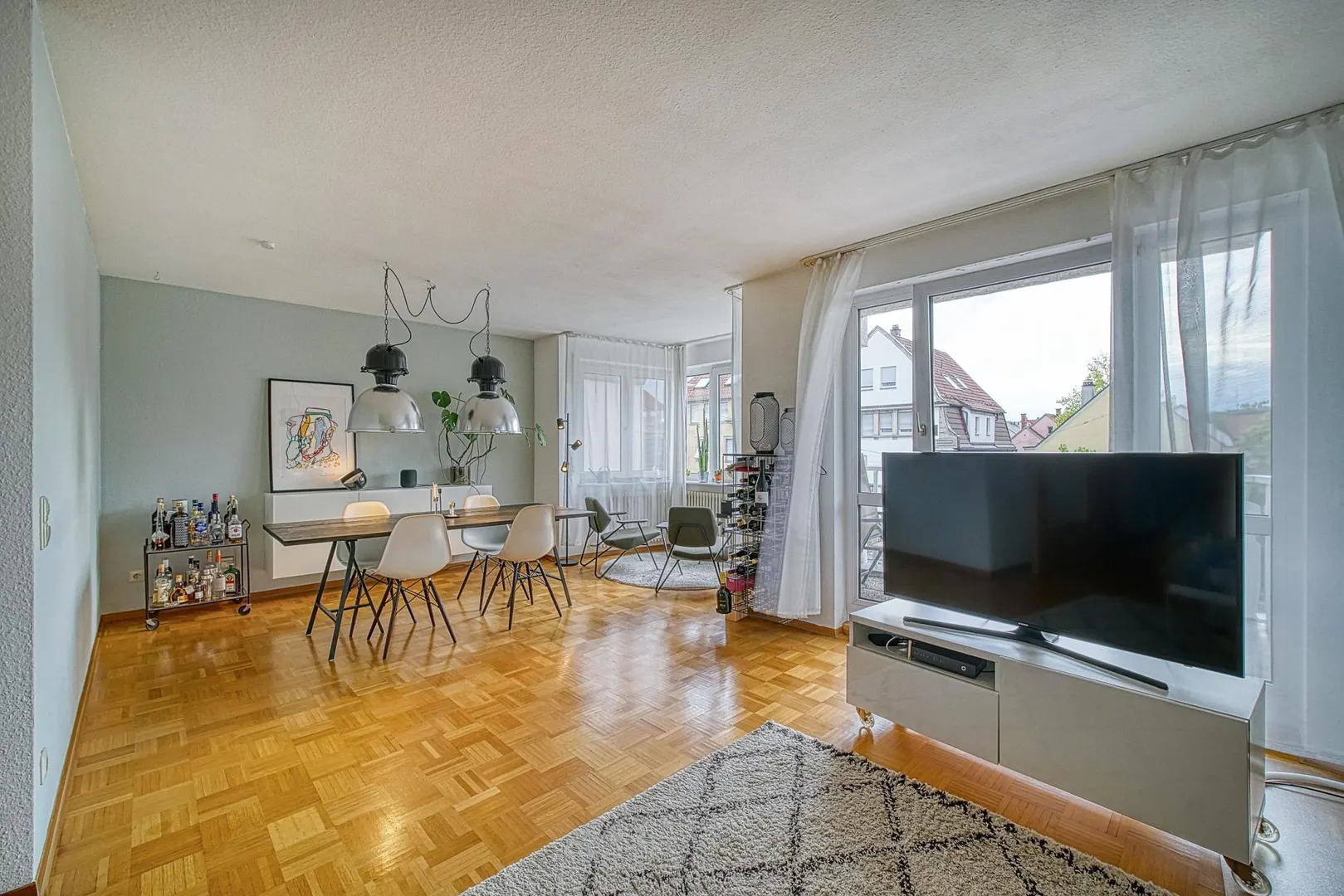 +++ Nahe PORSCHE - Parkett - Tageslicht-Bad mit Wanne und Dusche, separates WC - Süd-Balkon - Möbel-Übernahme möglich +++ - Foto 3