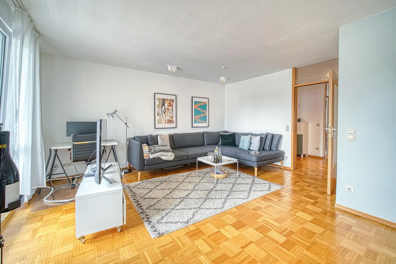 +++ Nahe PORSCHE - Parkett - Tageslicht-Bad mit Wanne und Dusche, separates WC - Süd-Balkon - Möbel-Übernahme möglich +++ - Foto 1