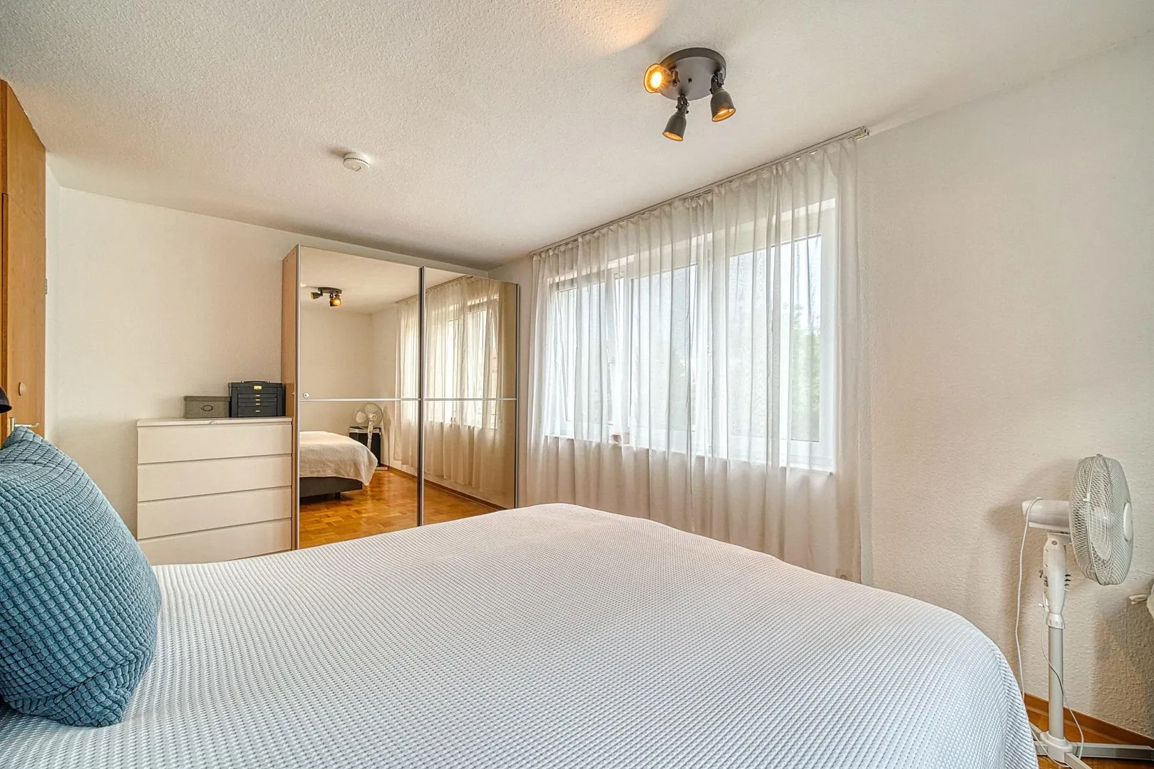 +++ Nahe PORSCHE - Parkett - Tageslicht-Bad mit Wanne und Dusche, separates WC - Süd-Balkon - Möbel-Übernahme möglich +++ - Foto 5
