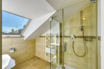DG, Bad mit Dusche