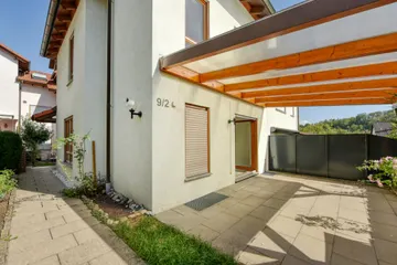 Terrasse & Hauszugang