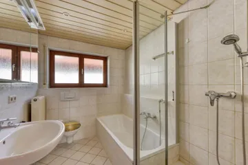 OG, TL-Bad mit Wanne & DU