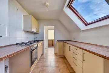 Küche mit Küchenbalkon