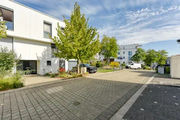 Haus & Straße v. S-W