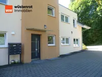 Vor dem Haus