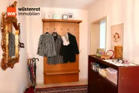 Garderobe EG