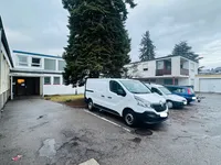 Parkplatz und Außenansicht