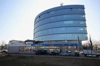 Blick auf das Gebaude von Osten