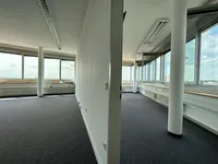 Büro mit Trennwand