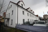 Vorderansicht von links