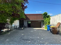 Doppelgarage mit Außenstellplatz