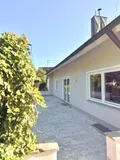 Außenansicht mit Terrasse