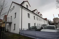 Vorderansicht von links