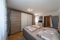 2-Zi. Schlafzimmer