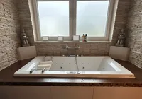 Großzügige Badewanne