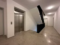 mit Aufzug