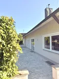 Außenansicht mit Terrasse