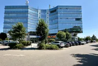 Bürogebäude mit Stellplätze
