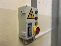 Elektrisches Rolltor vorhanden