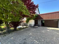Außenstellplätze mit Garage