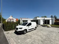 Zufahrt und Stellplätze