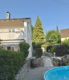 Außenansicht mit Pool