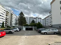 Wohnanlage und Stellplätze 