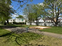 Gemeinschafts Garten mit Spielplatz