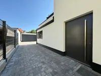 Zufahrt & Eingangstüre