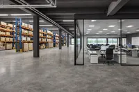 Industriehalle mit Büro