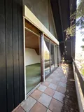 mit Balkon