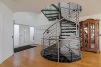 Foyer mit Wendeltreppe