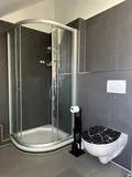 mit Dusche 